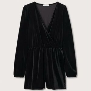 NWT Copper Key Black Long Sleeve Velvet Romper - Size M